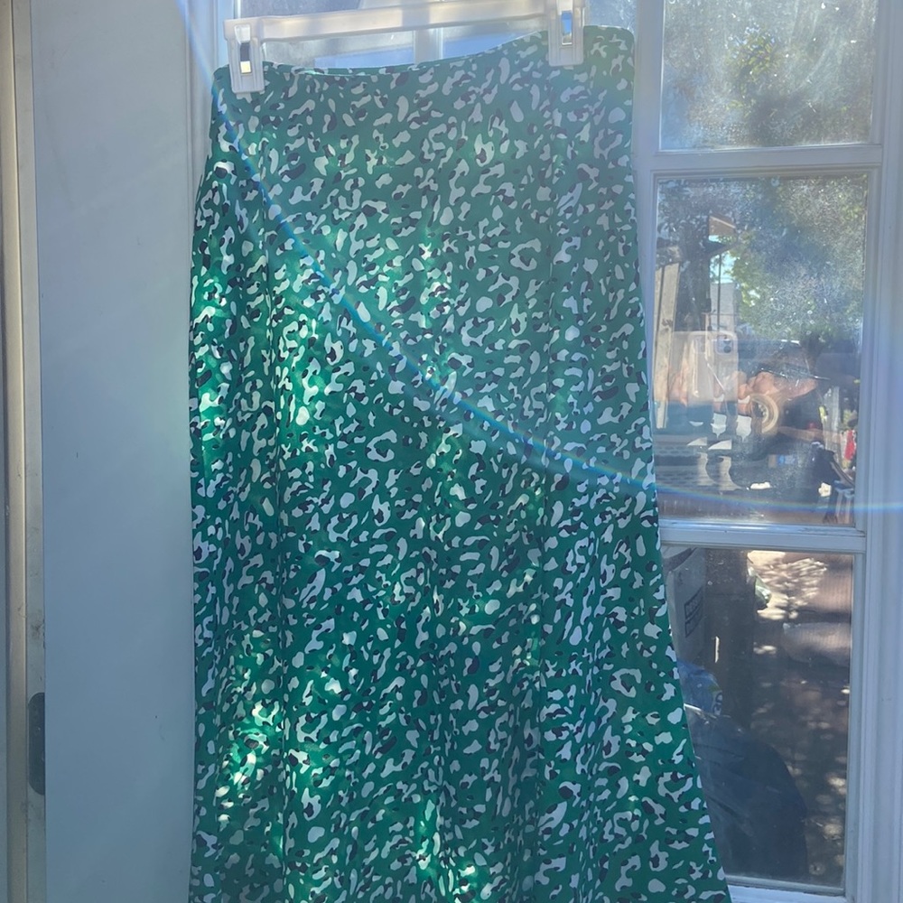 A green pattern midi skirt